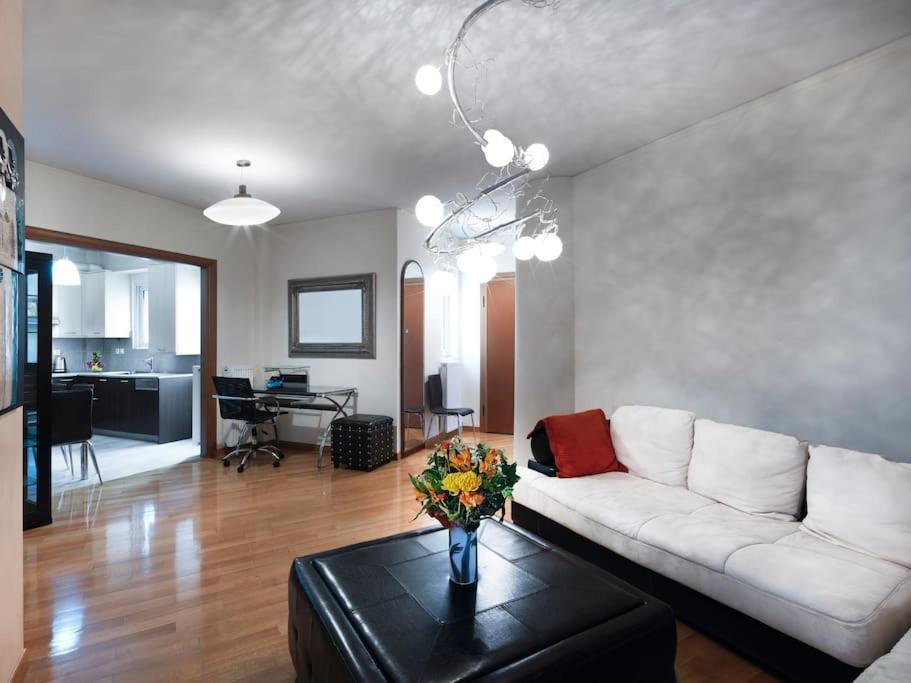 Acropolis Elegant Apartment เอเธนส์ ภายนอก รูปภาพ